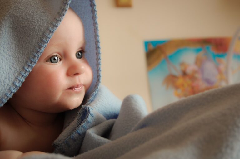 Santé bébé : pourquoi éviter de couvrir la poussette avec un linge lorsqu’il faut chaud ?