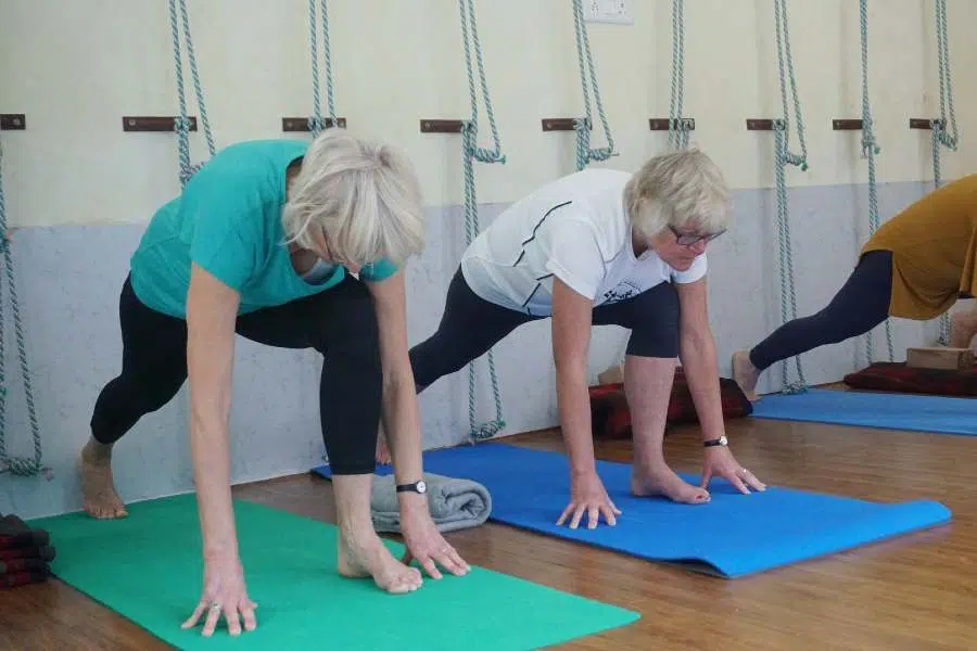 personnes âgées pratiquant de la gym douce
