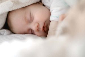 bebe qui dort