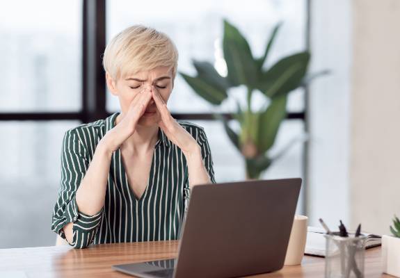 femme avec syndrome du nez vide