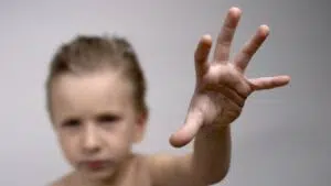 syndrome-de-la-main-etrangere