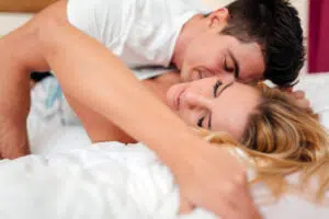 couple sur le lit