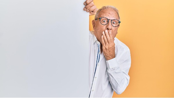 senior étonné