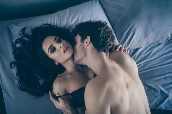 couple dans le lit